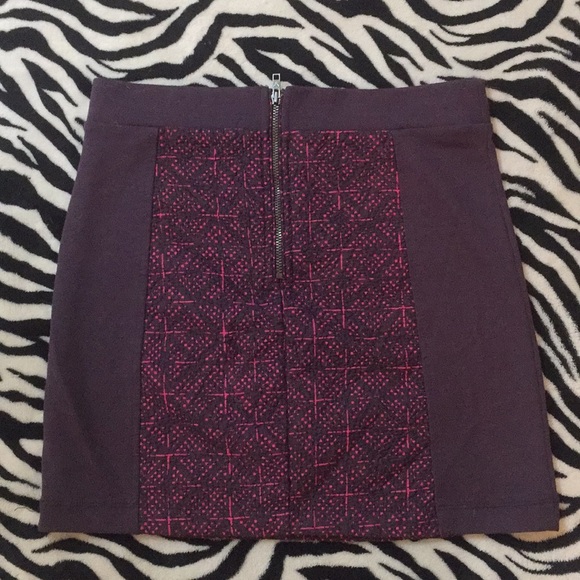 American Eagle 🦅 contrast pattern skirt - Picture 2 of 5